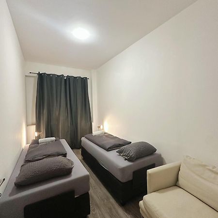 2Schlafenzimmer 5Betten Montuerwhonung Apartman Düsseldorf Kültér fotó