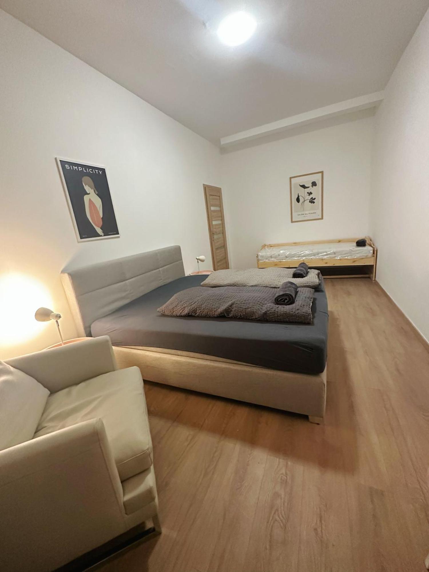 2Schlafenzimmer 5Betten Montuerwhonung Apartman Düsseldorf Kültér fotó