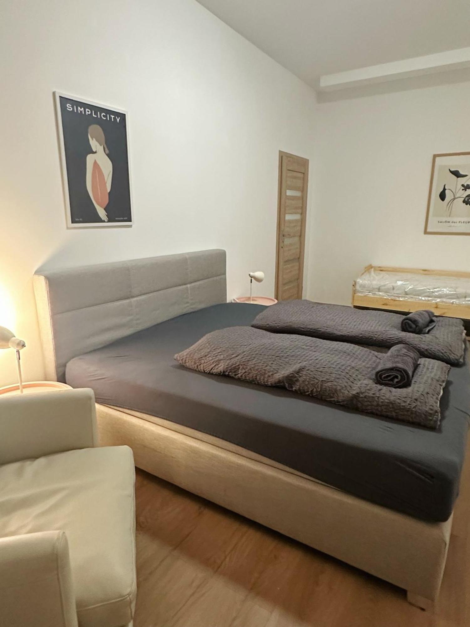 2Schlafenzimmer 5Betten Montuerwhonung Apartman Düsseldorf Kültér fotó